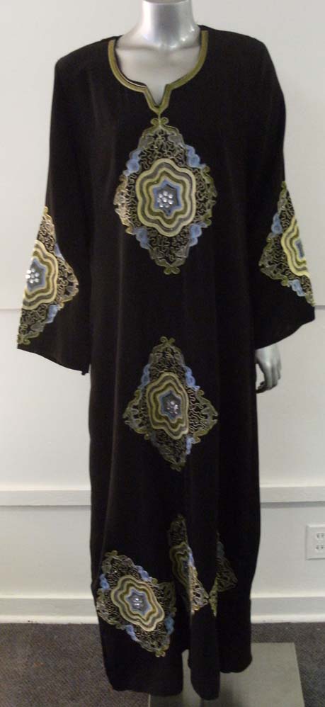 Abaya boutonnée ceinturée